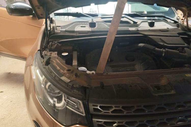 Used Land Rover Discovery Sport 2016 2.0T SE Engine Bay Right