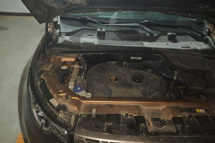 Used Land Rover Discovery Sport 2016 2.0T SE Engine Bay Right