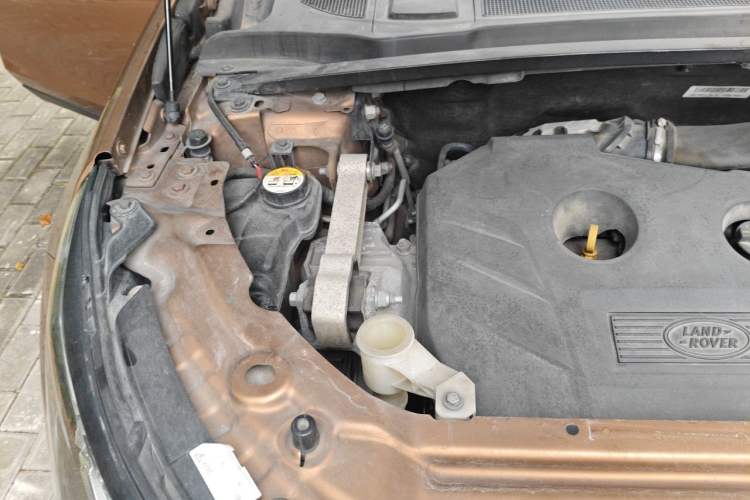 Used Land Rover Discovery Sport 2016 2.0T HSE Engine Bay Right
