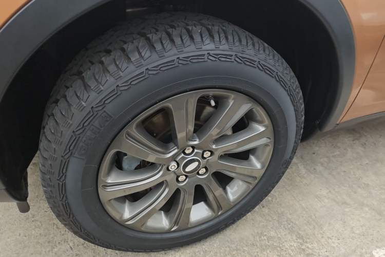 Used Land Rover Discovery Sport 2016 2.0T SE Exterior 1