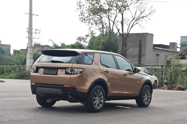 Used Land Rover Discovery Sport 2016 2.0T SE Exterior 10