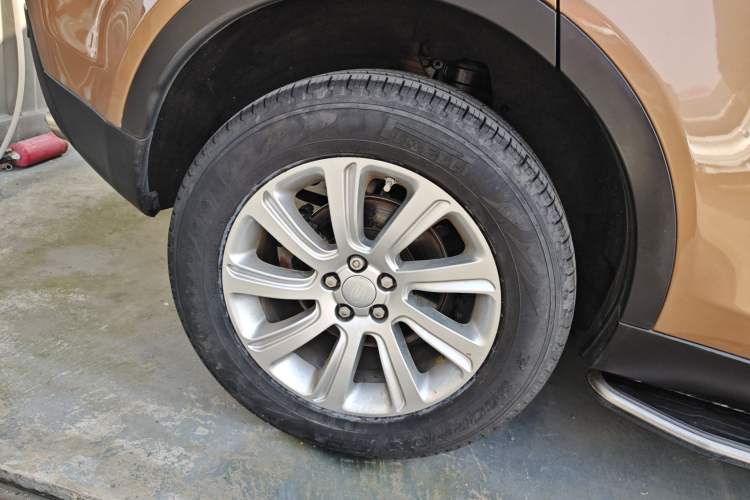 Used Land Rover Discovery Sport 2016 2.0T SE Exterior 8
