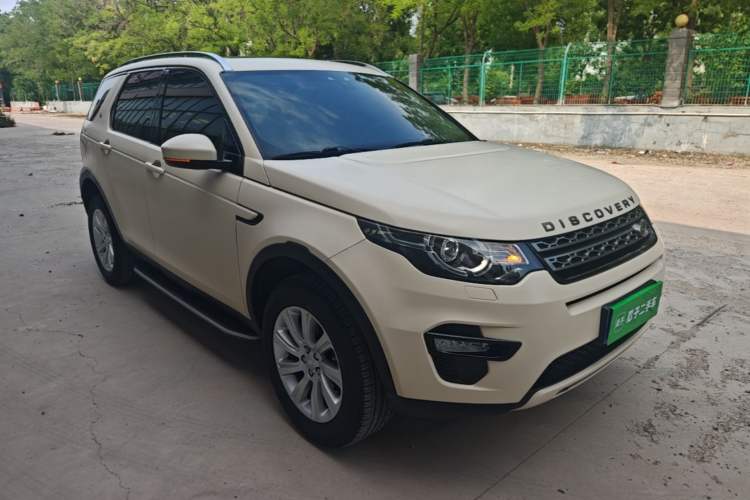Used Land Rover Discovery Sport 2016 2.0T SE Front Right 45 Deg