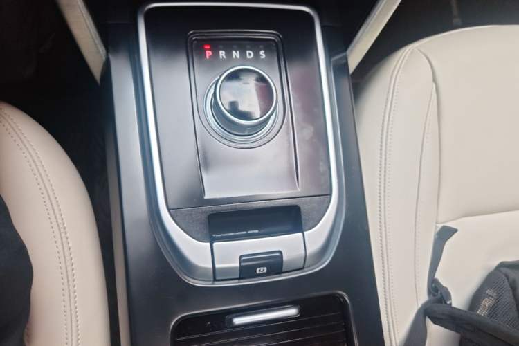 Used Land Rover Discovery Sport 2016 2.0T SE Gear Lever