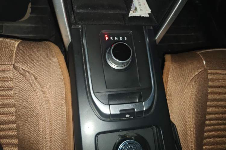 Used Land Rover Discovery Sport 2016 2.0T SE Gear Lever