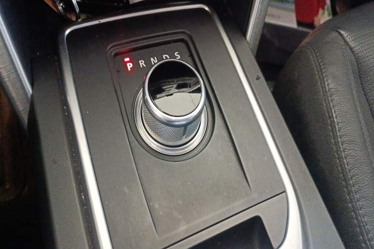 Used Land Rover Discovery Sport 2016 2.0T SE Gear Lever