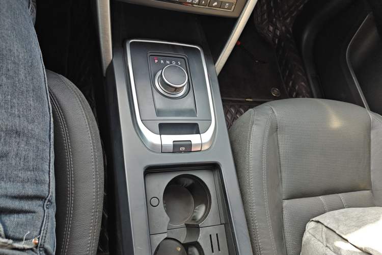 Used Land Rover Discovery Sport 2016 2.0T SE Gear Lever