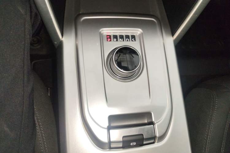 Used Land Rover Discovery Sport 2016 2.0T HSE Gear Lever
