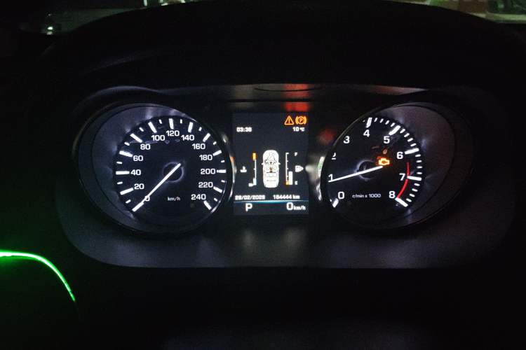 Used Land Rover Discovery Sport 2016 2.0T SE Instrument Cluster