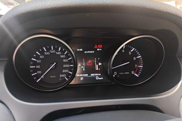 Used Land Rover Discovery Sport 2016 2.0T SE Instrument Cluster