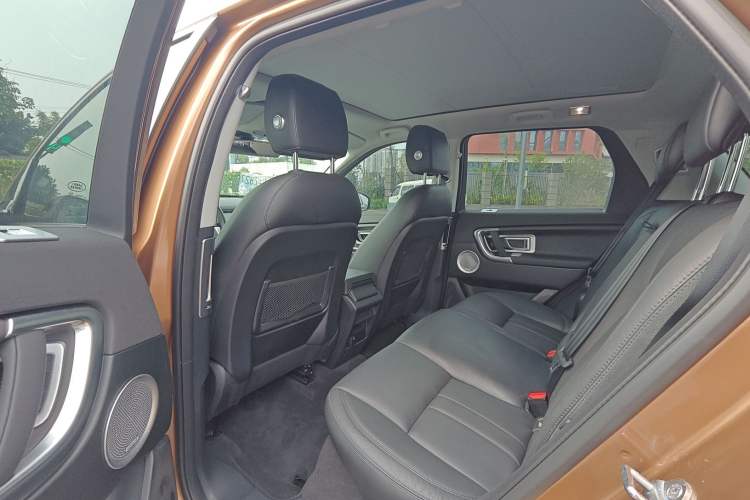 Used Land Rover Discovery Sport 2016 2.0T SE Interior 3