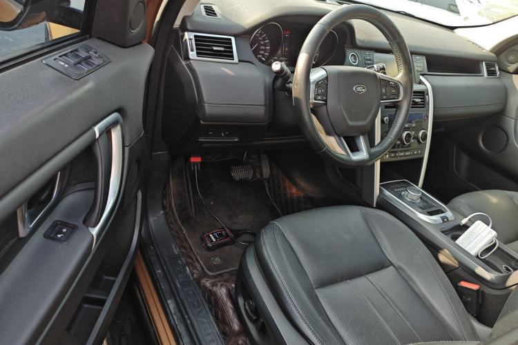 Used Land Rover Discovery Sport 2016 2.0T SE Interior 3