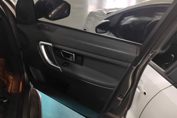 Used Land Rover Discovery Sport 2016 2.0T HSE Interior 5