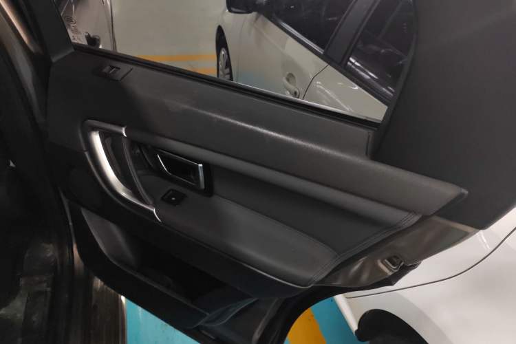 Used Land Rover Discovery Sport 2016 2.0T HSE Interior 6