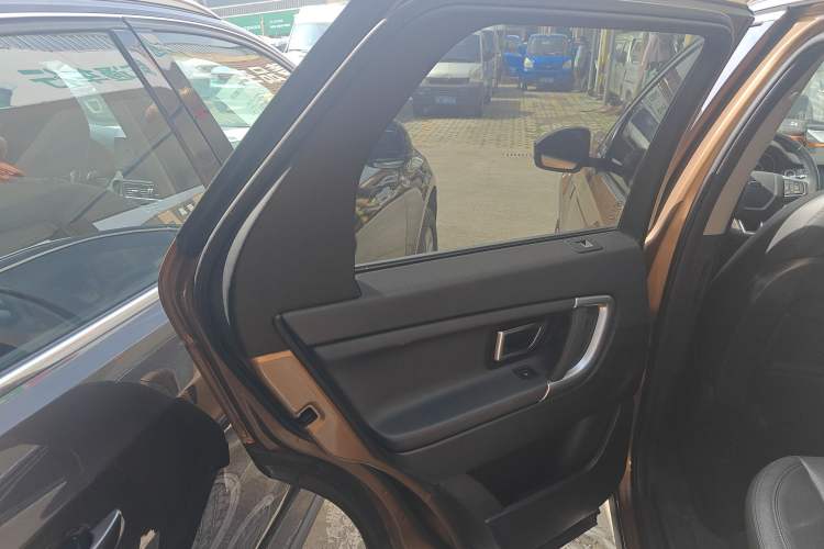 Used Land Rover Discovery Sport 2016 2.0T Limited-Edition Launch Interior 8