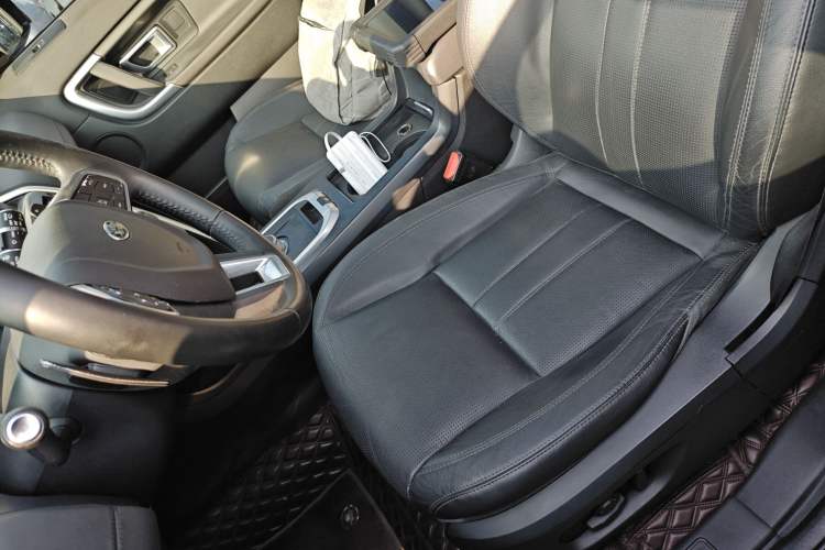 Used Land Rover Discovery Sport 2016 2.0T SE Left Front Seat