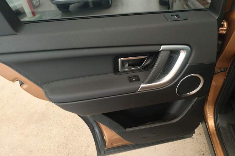 Used Land Rover Discovery Sport 2016 2.0T HSE Left Rear Door Interior
