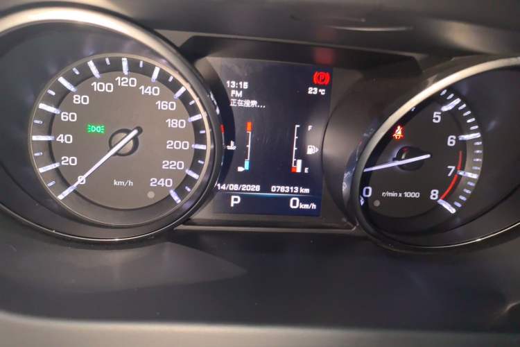 Used Land Rover Discovery Sport 2016 2.0T SE Odometer Close Up