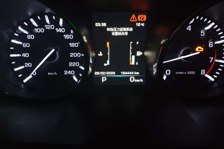 Used Land Rover Discovery Sport 2016 2.0T SE Odometer Close Up
