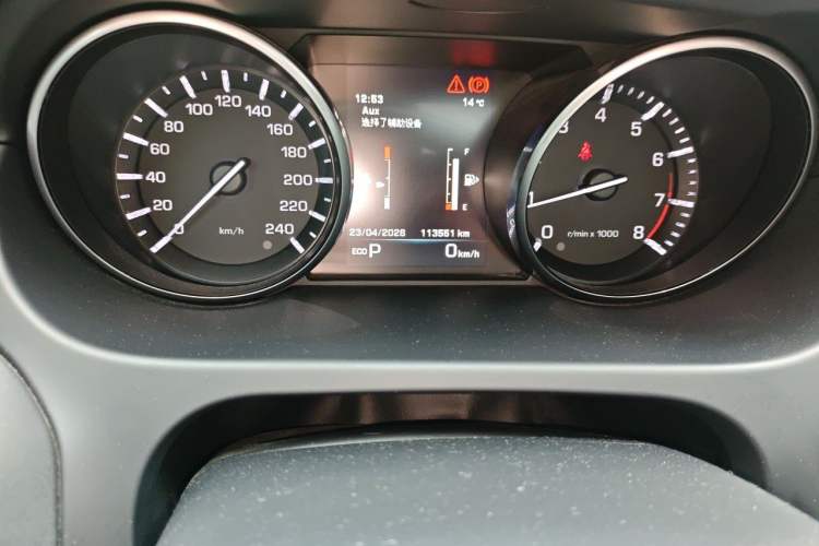 Used Land Rover Discovery Sport 2016 2.0T HSE Odometer Close Up