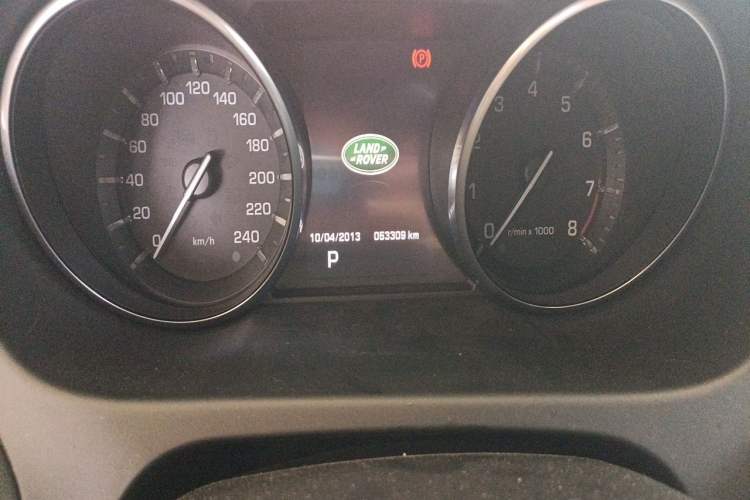 Used Land Rover Discovery Sport 2016 2.0T SE Odometer Close Up