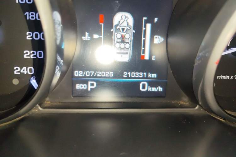 Used Land Rover Discovery Sport 2016 2.0T Limited-Edition Launch Odometer Close Up
