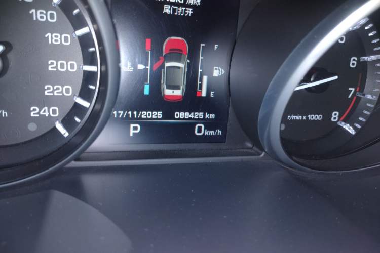 Used Land Rover Discovery Sport 2016 2.0T S Odometer Close Up