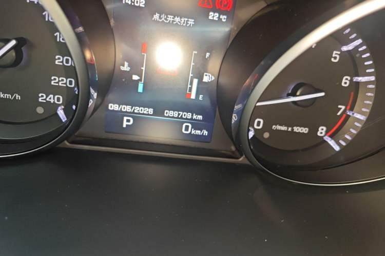 Used Land Rover Discovery Sport 2016 2.0T SE Odometer Close Up