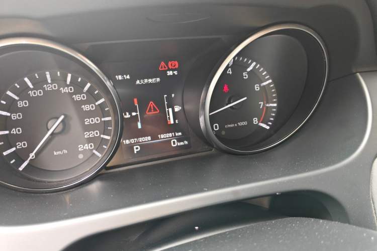 Used Land Rover Discovery Sport 2016 2.0T HSE Odometer Close Up