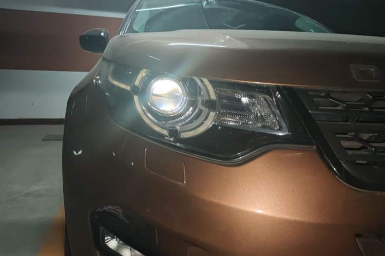 Used Land Rover Discovery Sport 2016 2.0T SE Right Front Headlight