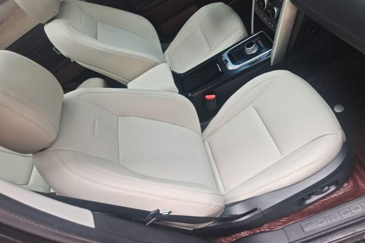 Used Land Rover Discovery Sport 2016 2.0T SE Right Front Seat