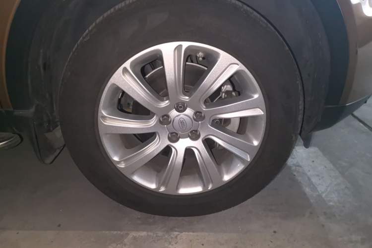 Used Land Rover Discovery Sport 2016 2.0T SE Right Front Wheel Hub