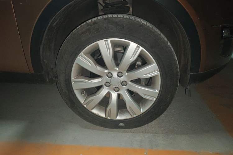 Used Land Rover Discovery Sport 2016 2.0T SE Right Front Wheel Hub