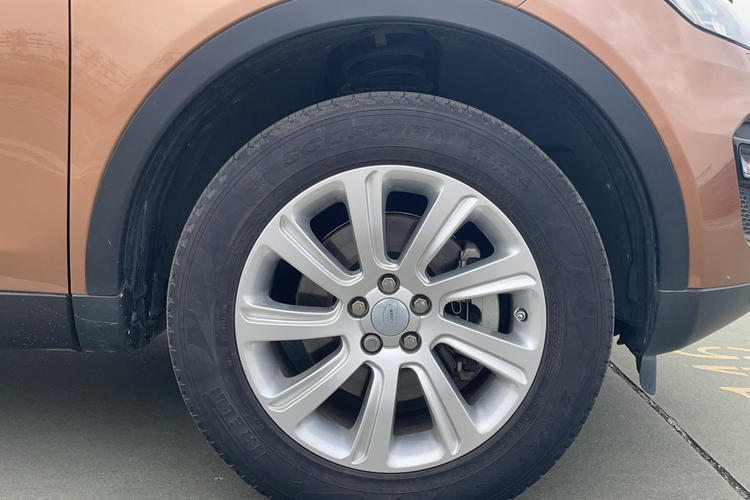 Used Land Rover Discovery Sport 2016 2.0T SE Right Front Wheel Hub