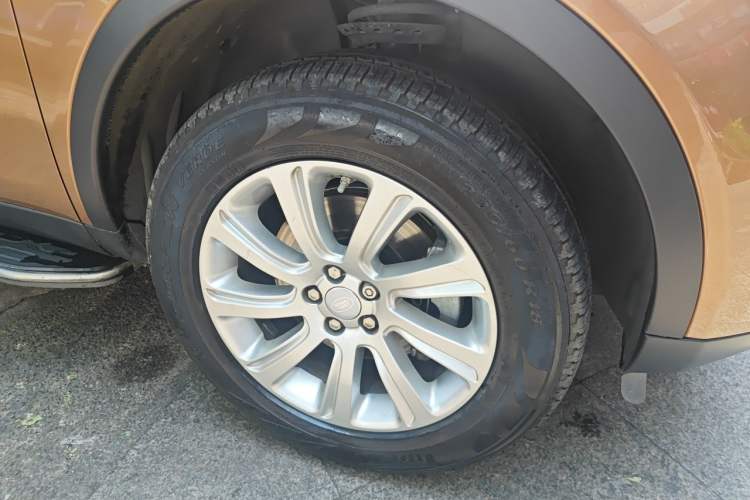 Used Land Rover Discovery Sport 2016 2.0T SE Right Front Wheel Hub