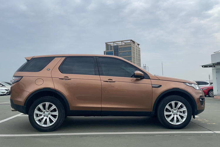 Used Land Rover Discovery Sport 2016 2.0T SE Right Side