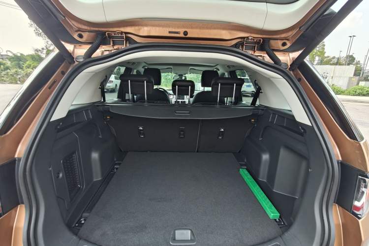 Used Land Rover Discovery Sport 2016 2.0T SE Trunk