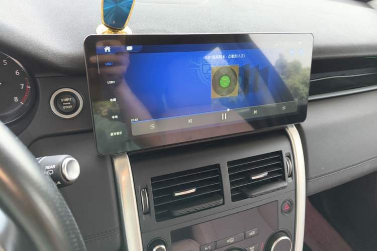 Used Land Rover Discovery Sport 2017 2.0T SE Audio And AC Panel