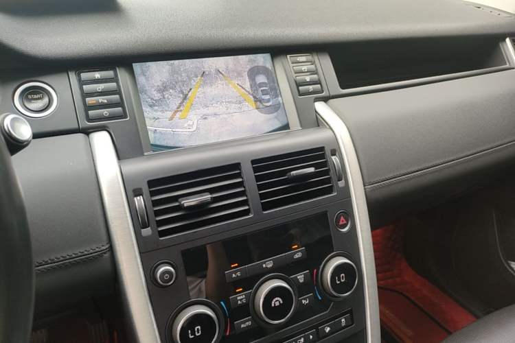 Used Land Rover Discovery Sport 2017 2.0T SE Audio And AC Panel