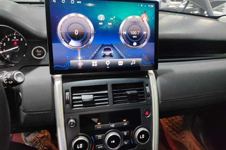 Used Land Rover Discovery Sport 2017 2.0T SE Audio And AC Panel