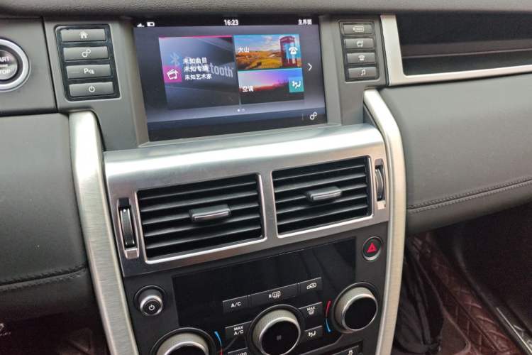 Used Land Rover Discovery Sport 2017 2.0T SE Audio And AC Panel