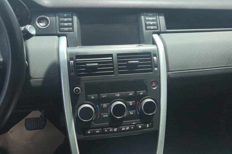 Used Land Rover Discovery Sport 2017 2.0T HSE Audio And AC Panel