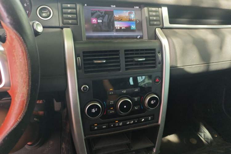 Used Land Rover Discovery Sport 2017 2.0T SE Audio And AC Panel