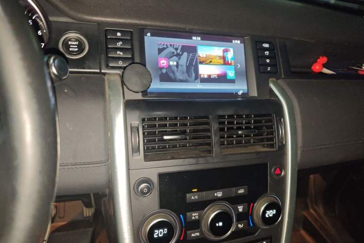 Used Land Rover Discovery Sport 2017 2.0T SE Audio And AC Panel
