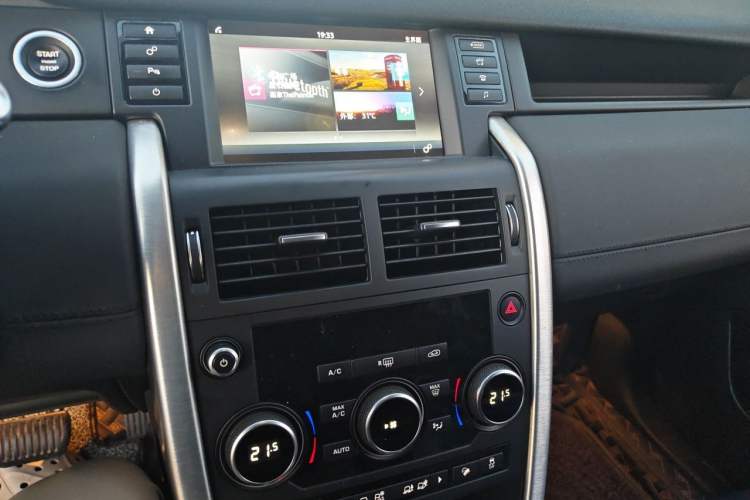 Used Land Rover Discovery Sport 2017 2.0T SE Audio And AC Panel