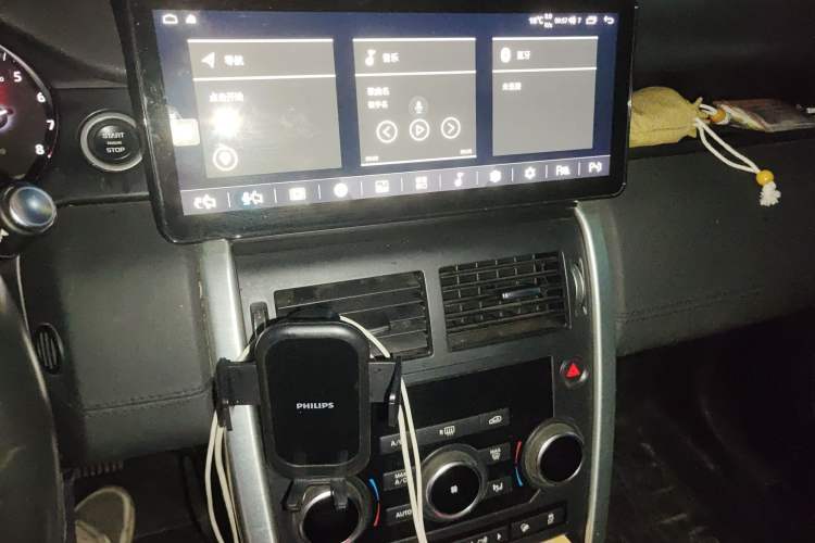 Used Land Rover Discovery Sport 2017 2.0T SE Audio And AC Panel