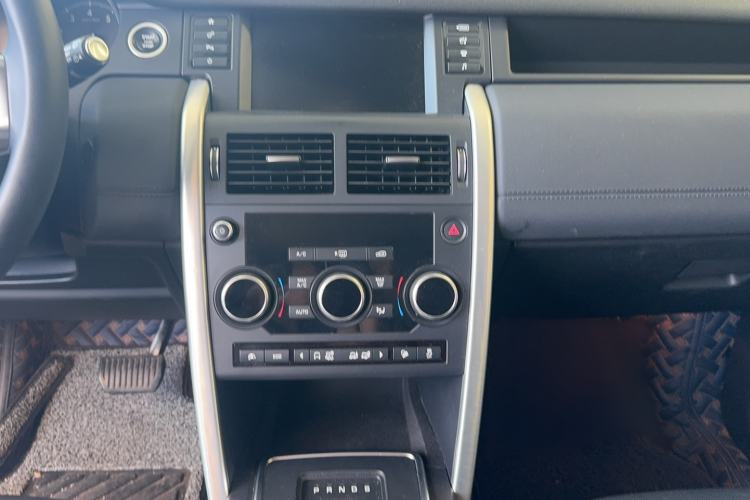 Used Land Rover Discovery Sport 2017 2.0T SE Audio And AC Panel