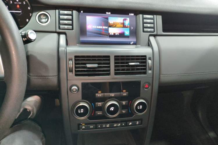 Used Land Rover Discovery Sport 2017 2.0T PURE Audio And AC Panel