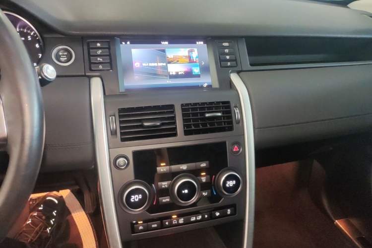 Used Land Rover Discovery Sport 2017 2.0T SE Audio And AC Panel