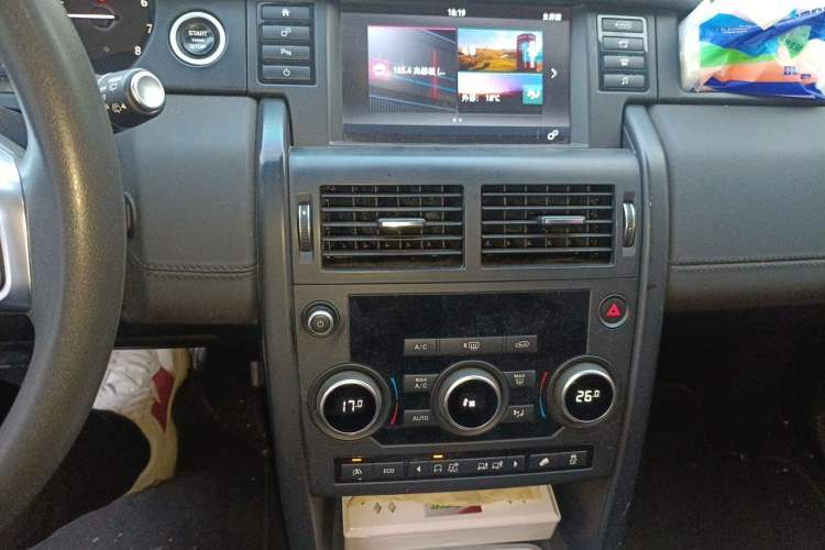 Used Land Rover Discovery Sport 2017 2.0T PURE Audio And AC Panel